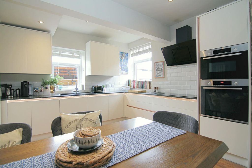 Property photo 1 of 19 Kitchen Diner