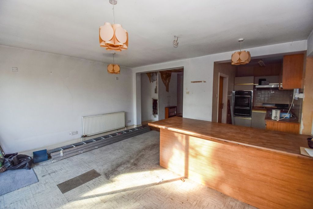 Property photo 3 of 14 Kitchen/Dining