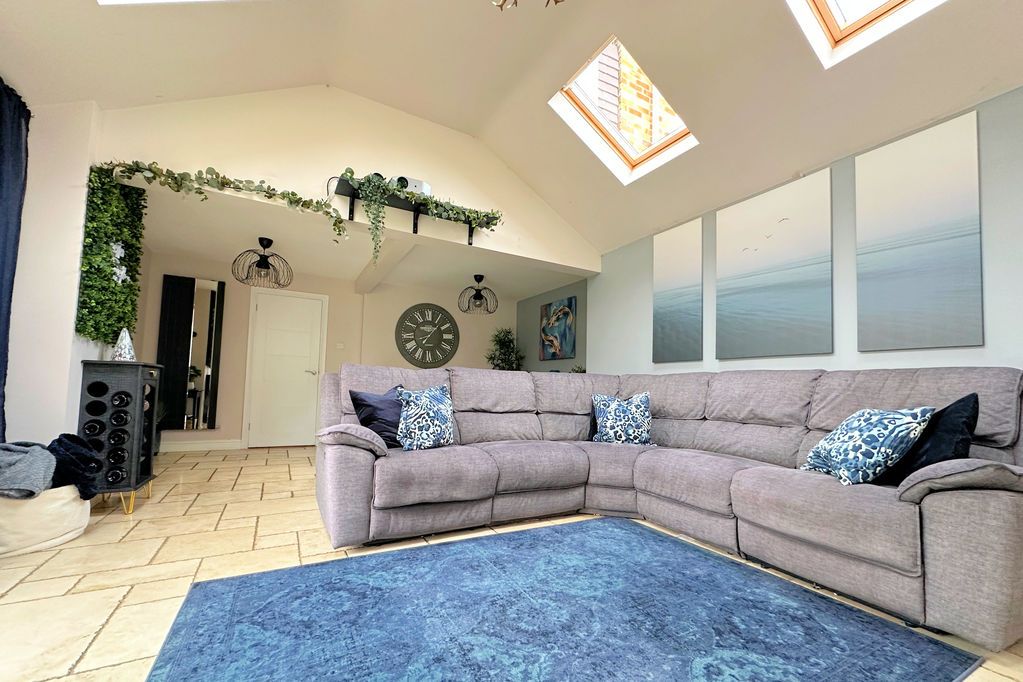 Property photo 3 of 24 Lounge/Dining Room