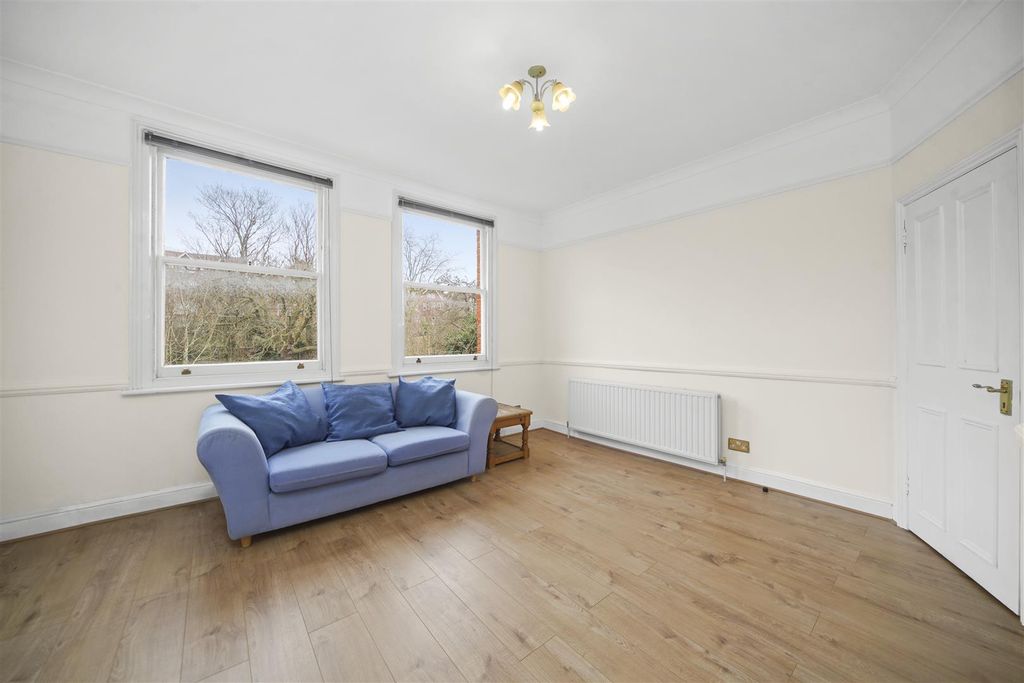 Property photo 1 of 12 Finchley Road