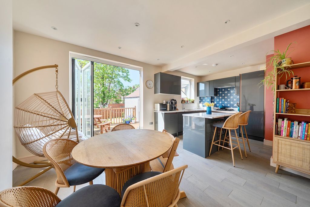 Property photo 3 of 18 1447072-8-69E8d10...