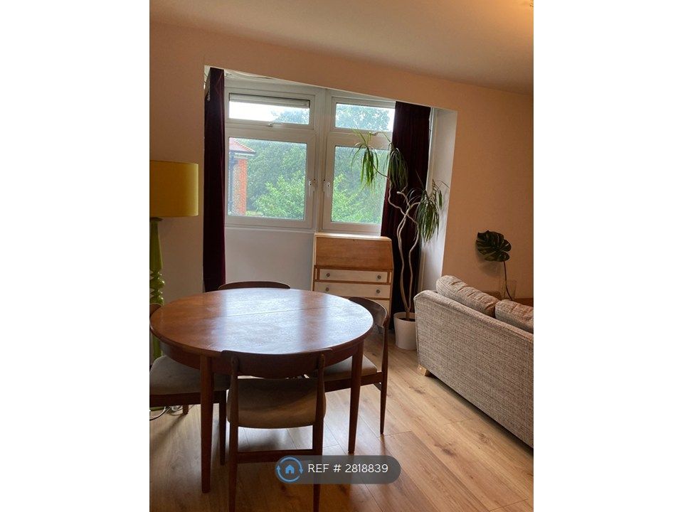 Property photo 2 of 14 Living / Dinning Room