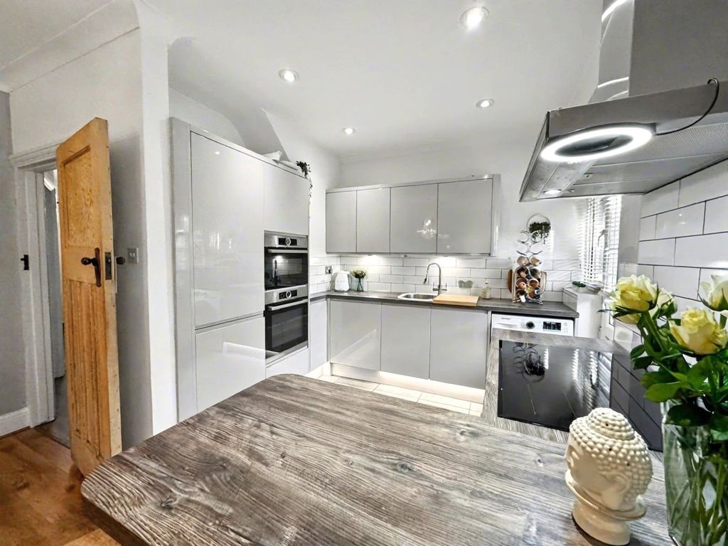 Property photo 3 of 23 Kitchen/Diner