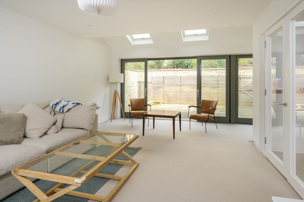 Property photo 3 of 19 Image