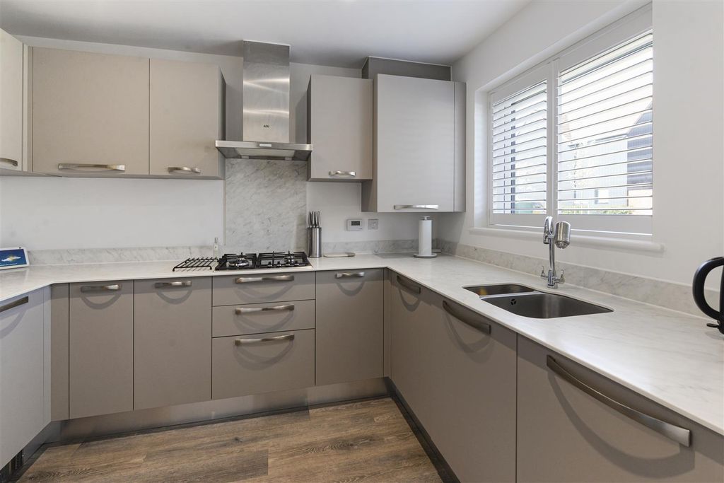 Property photo 3 of 20 4Aviator03.Jpg