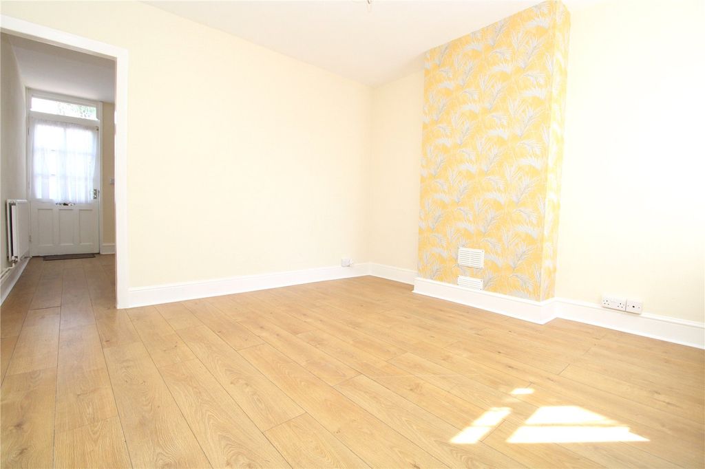 Property photo 3 of 11 Picture No. 02