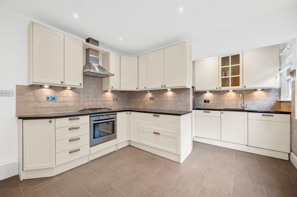 Property photo 2 of 17 Picture No. 04