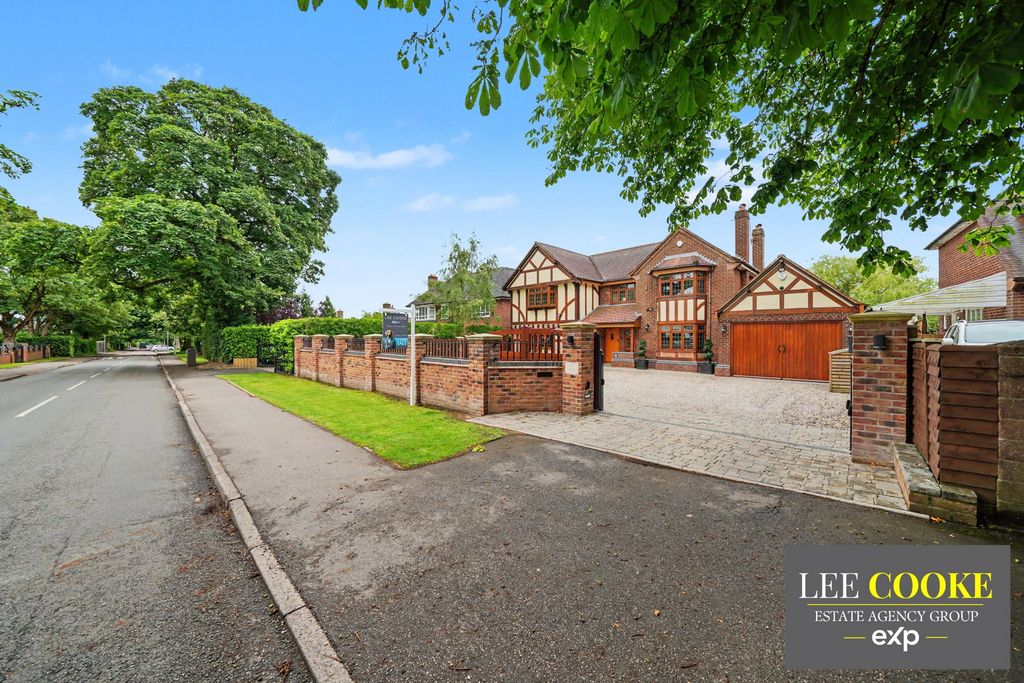 Property photo 2 of 70