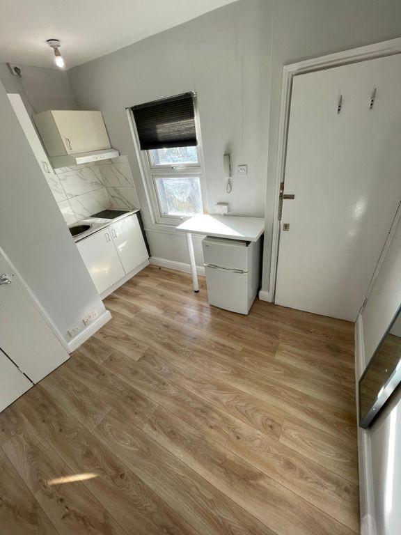 Property photo 3 of 9 Gallery