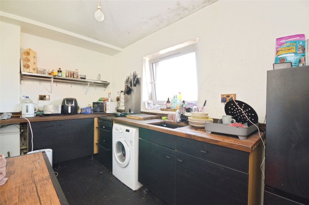 Property photo 2 of 5 Picture No. 28