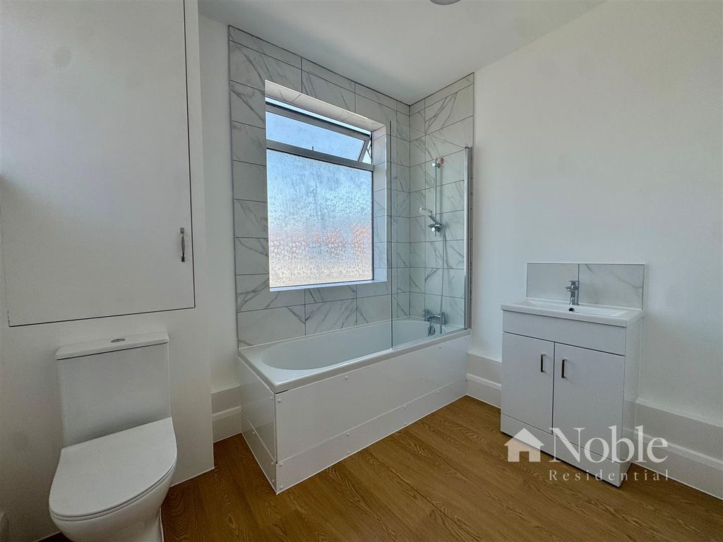 Property photo 2 of 15 Bathroom