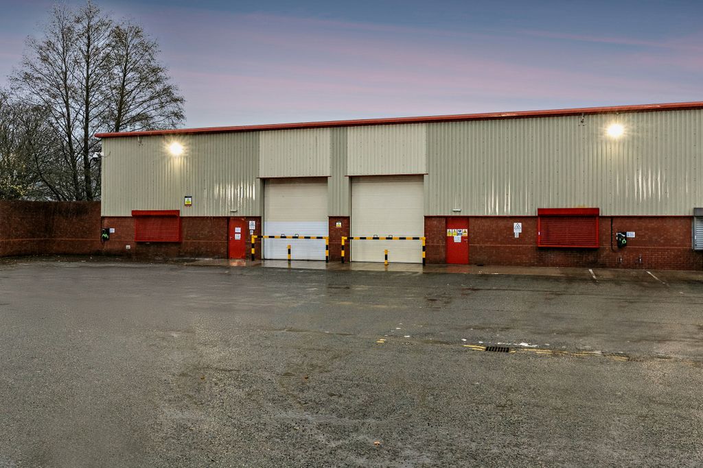 Property photo 3 of 7 8672802-Exterior02-V3-800