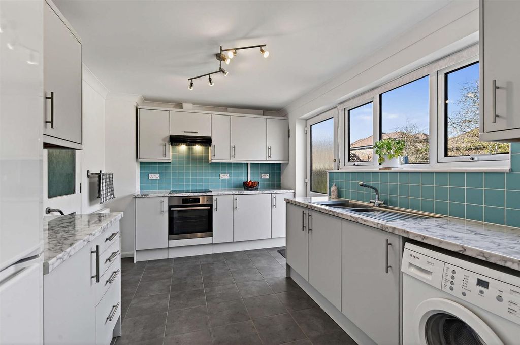 Property photo 2 of 19 Kitchen