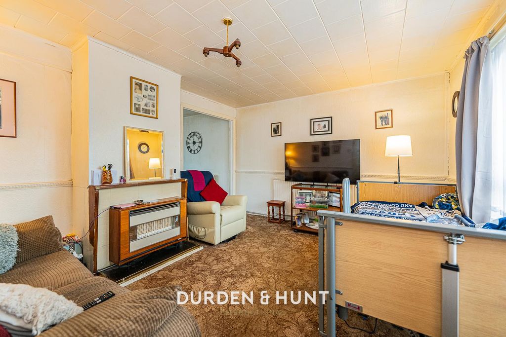 Property photo 3 of 15 Barfields,-13.Jpg