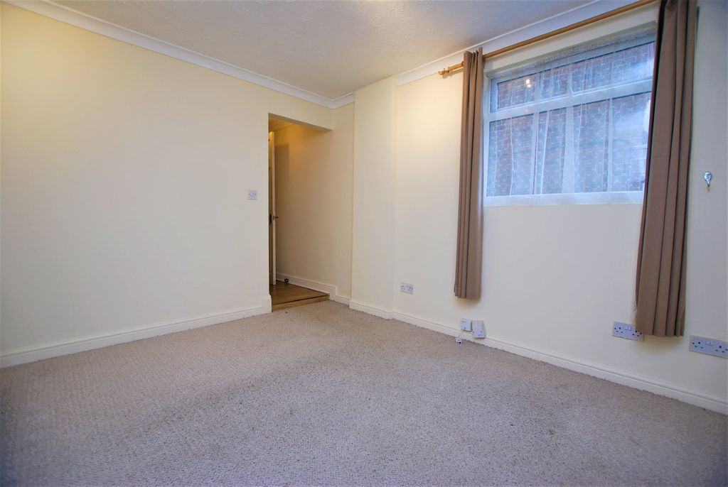 Property photo 3 of 7 Photo 03