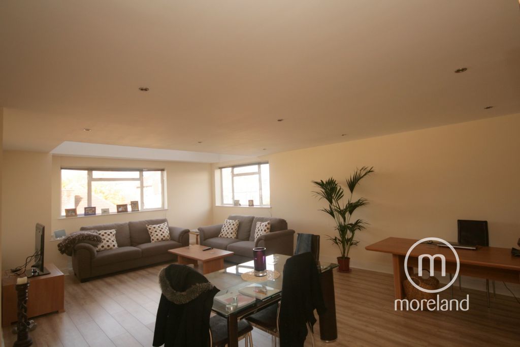 Property photo 2 of 9 4389501
