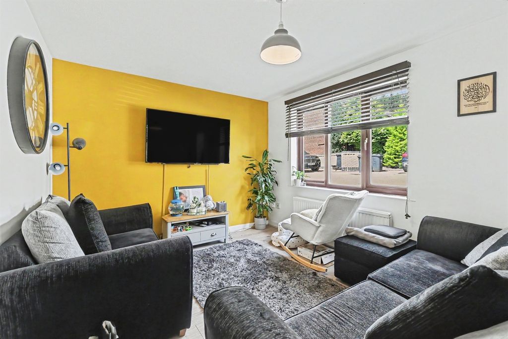 Property photo 2 of 11