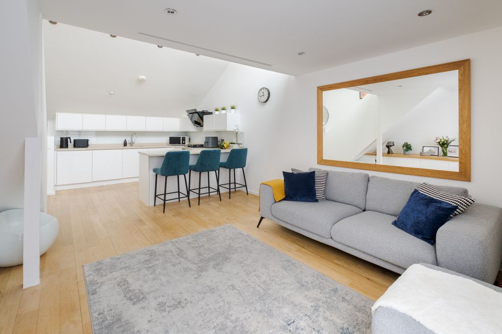 Property photo 3 of 31