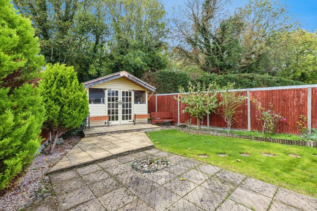 Property photo 2 of 17 Photo