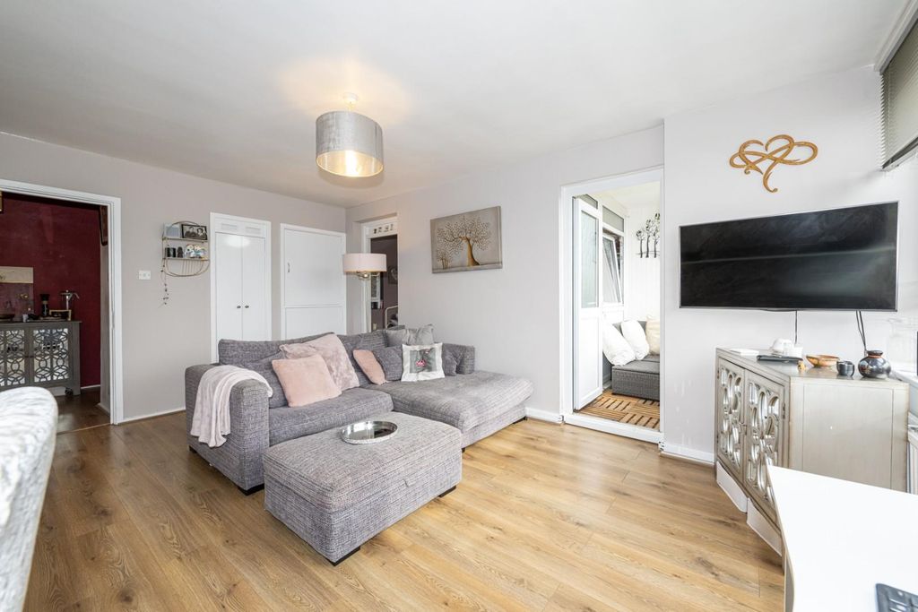 Property photo 2 of 11 Rathbone House 39-003 Lr.Jpg