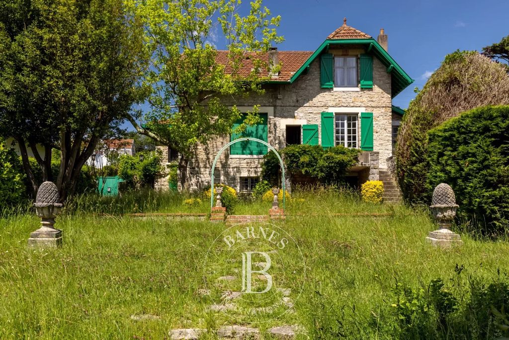 Property photo 1 of 23