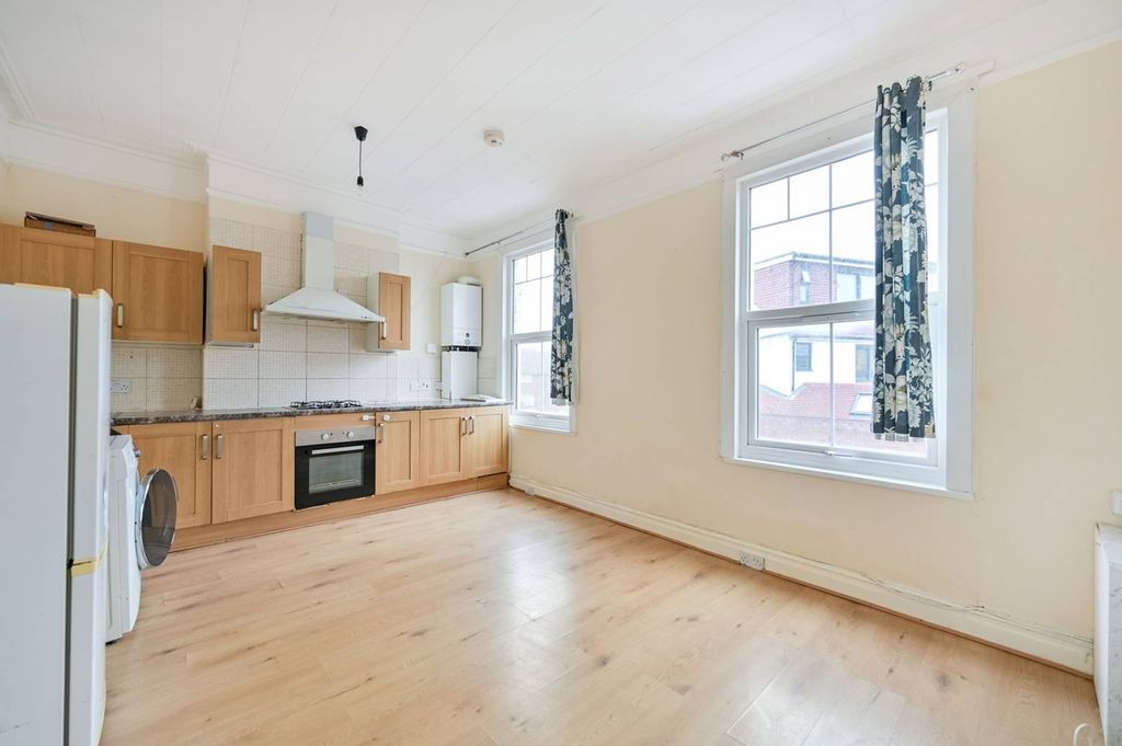 Property photo 1 of 6