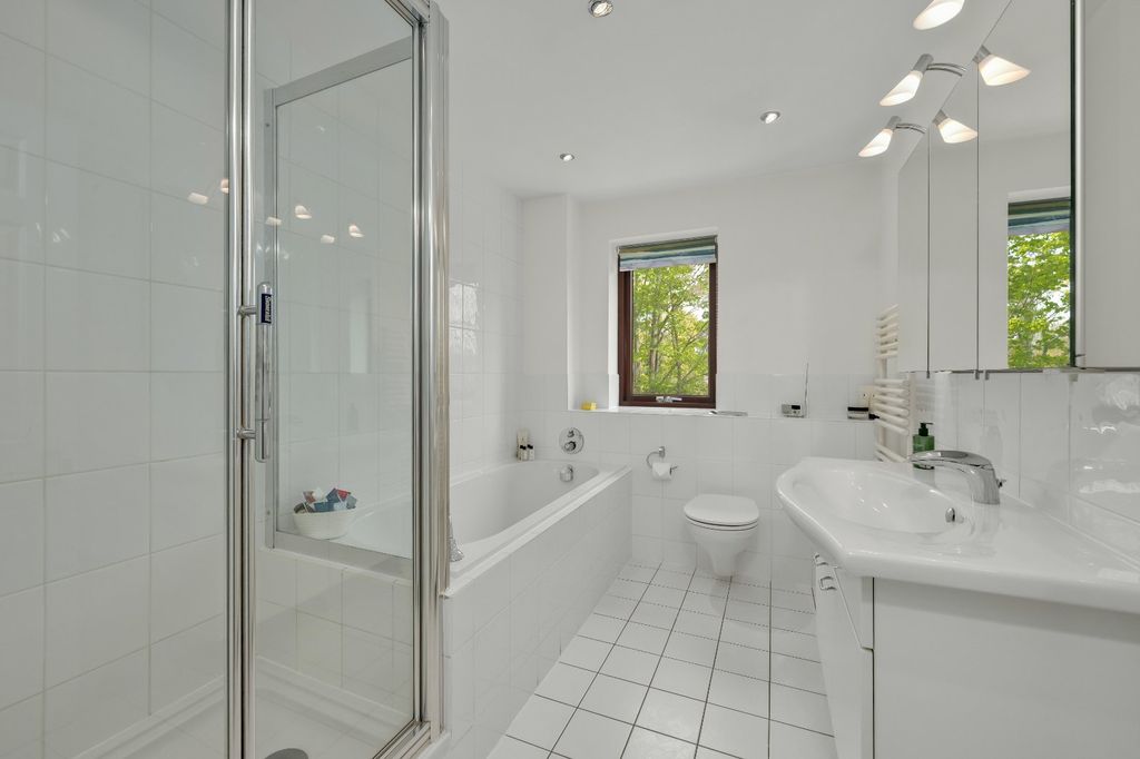 Additional image 17 of 5 bed detached house for saleMartineau Close, Esher, Surrey KT10