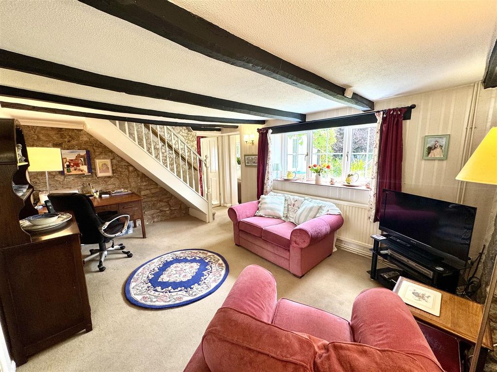 Property photo 3 of 44 Sitting Room