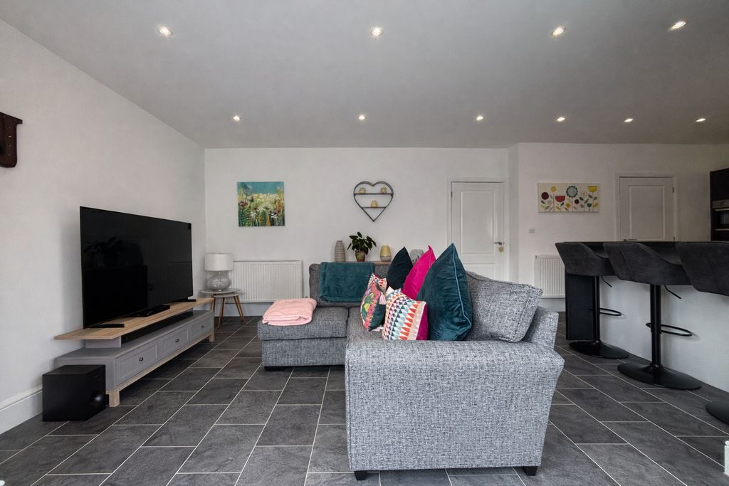 Property photo 3 of 29 5082964