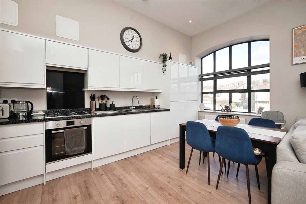 Property photo 2 of 40 Picture No. 04