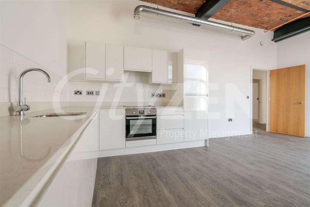 Property photo 3 of 17 Kitchen