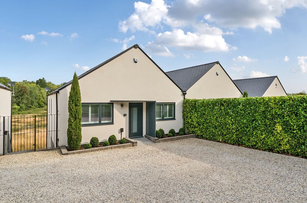 Property photo 1 of 17 1335989-1-6895c34...
