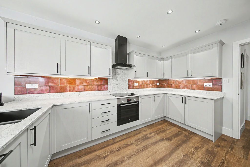 Property photo 3 of 32 Kitchen