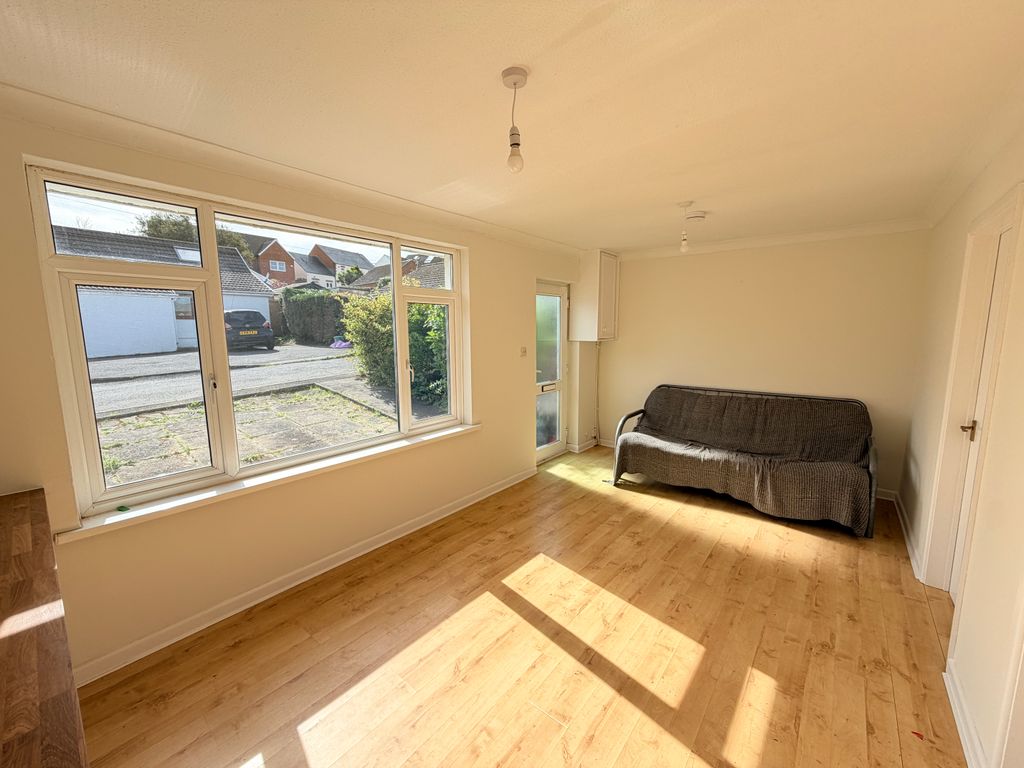 Property photo 3 of 8 Dining Room