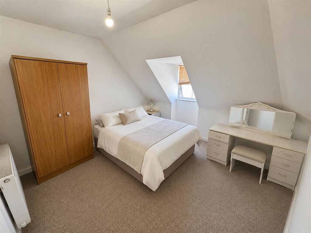 Property photo 3 of 7 Bedroom 1