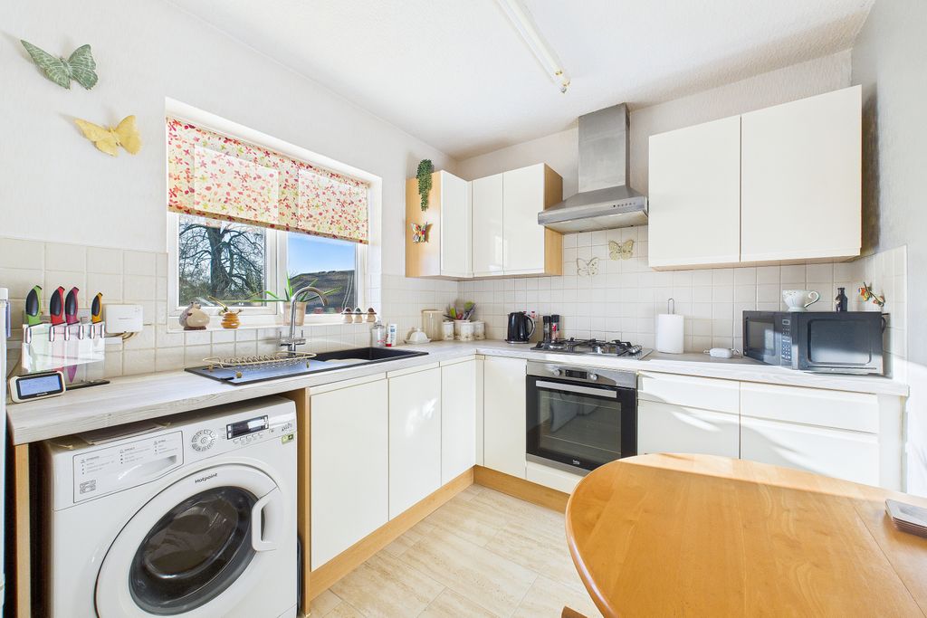 Property photo 3 of 8 Kitchen