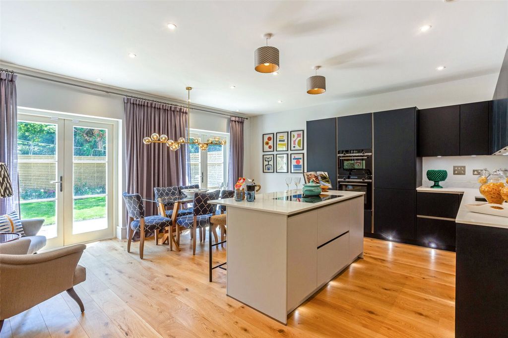 Property photo 3 of 22 Show Home