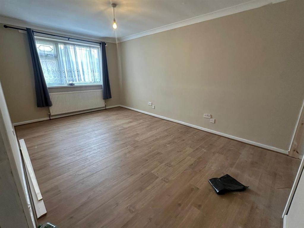 Property photo 3 of 9 Photo 06-10-2025, 2 53 30 Pm (1).Jpg