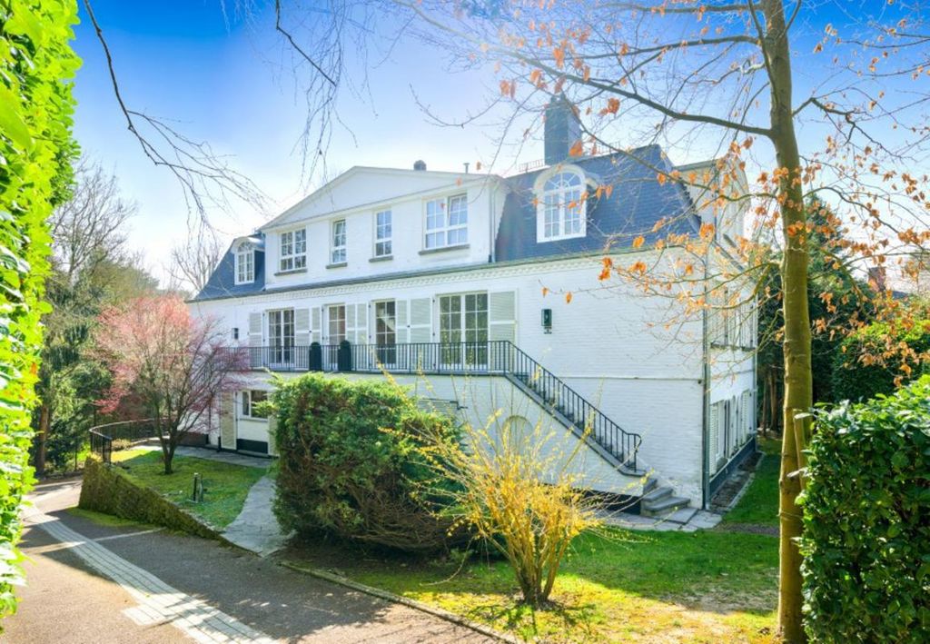 Property photo 2 of 40