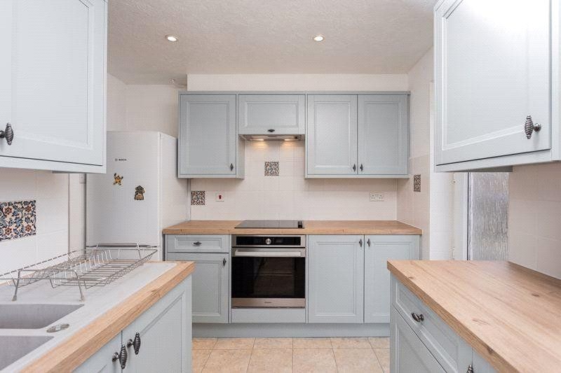 Property photo 2 of 16 Kitchen