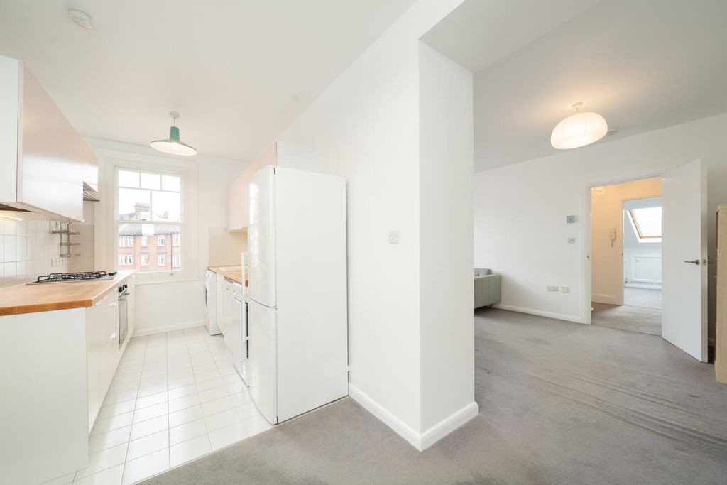 Property photo 3 of 8 Kitchen