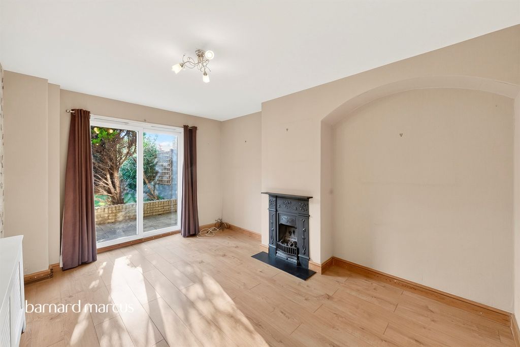 Property photo 3 of 12