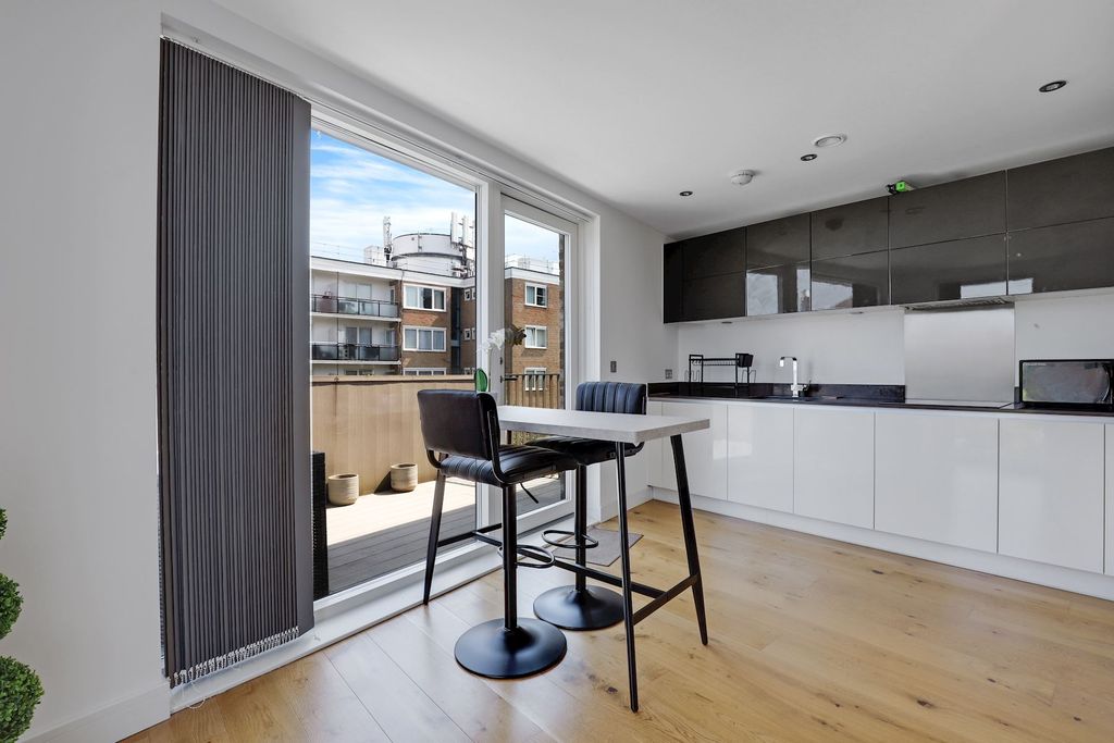 Property photo 3 of 15 10-B4Bajhgwl - 15 Severin Court - 28-Medium