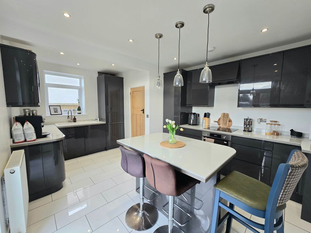 Property photo 2 of 24 Kitchen/Diner