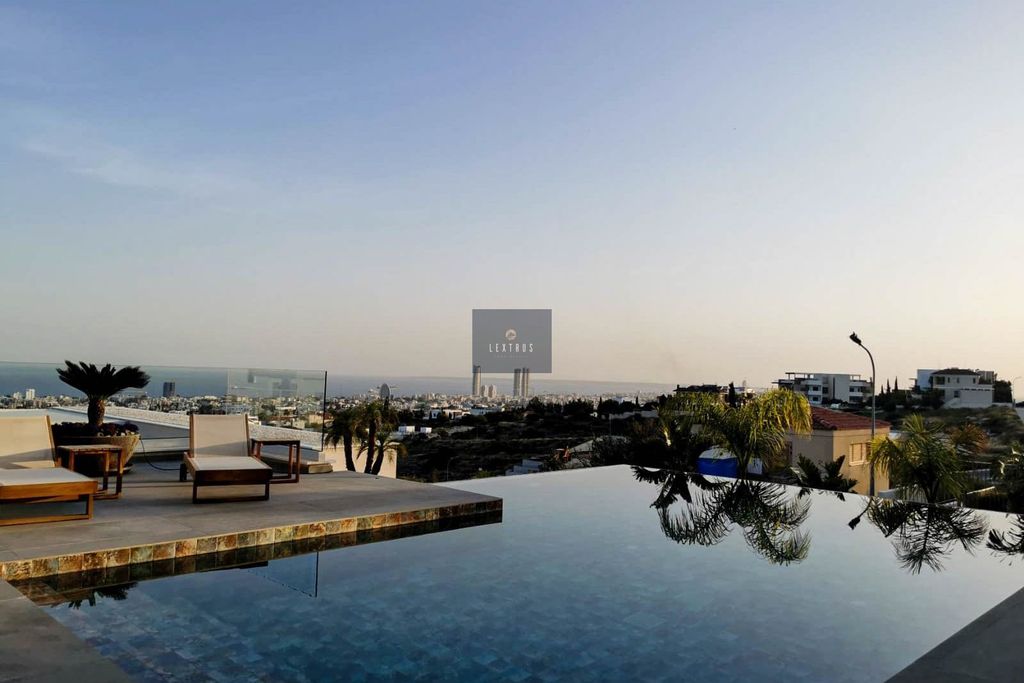 Property photo 3 of 8