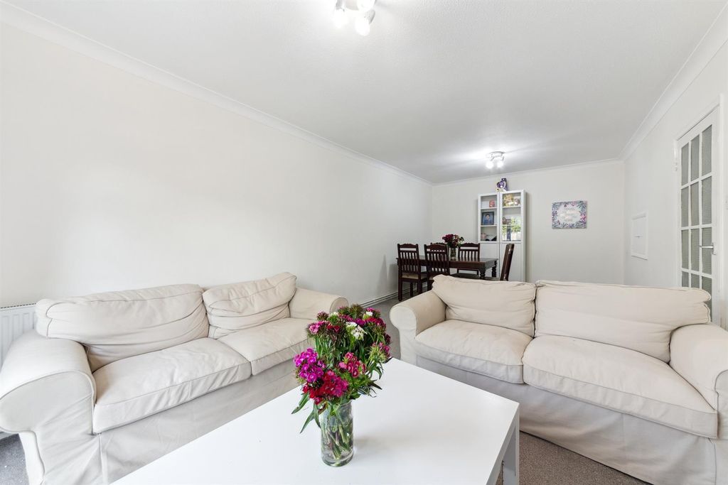 Property photo 2 of 9 Flat 1, Holly Court, 59 Cavendish Road, Sw19 2Ey-7