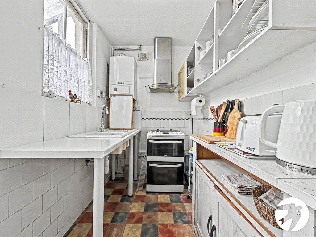 Property photo 3 of 9 Kitchen