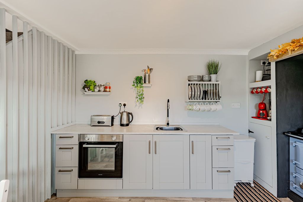 Property photo 2 of 32