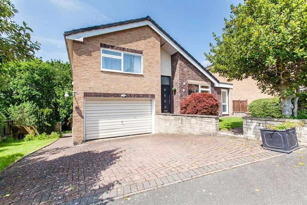 Property photo 1 of 32