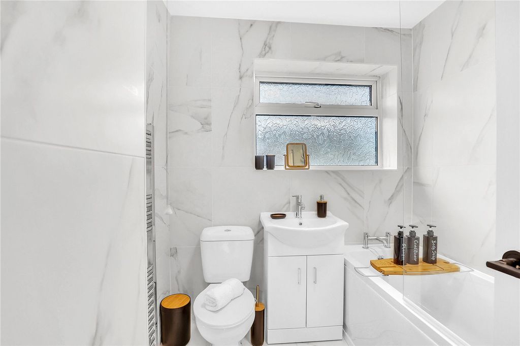 Property photo 2 of 32 Picture No. 03